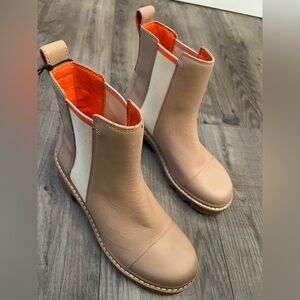 Sorel Tan and Cream Ankle Booties